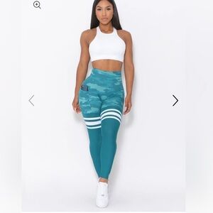 Bombshell green leggings